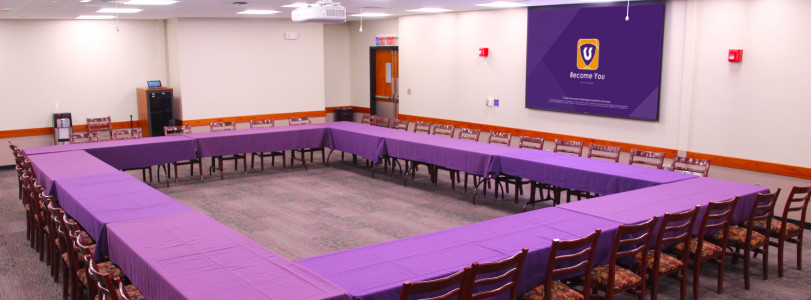 Cottonwood Room with open square seating